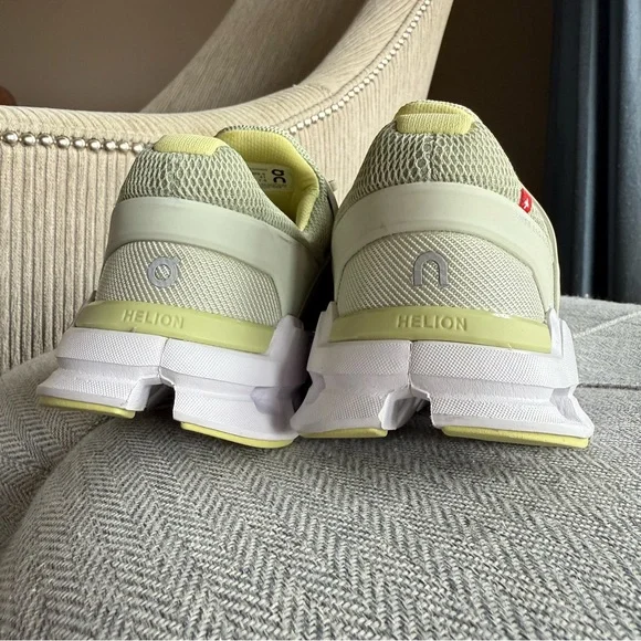 On Running Women's Running Shoes - Cream and White - Picture 4 of 7